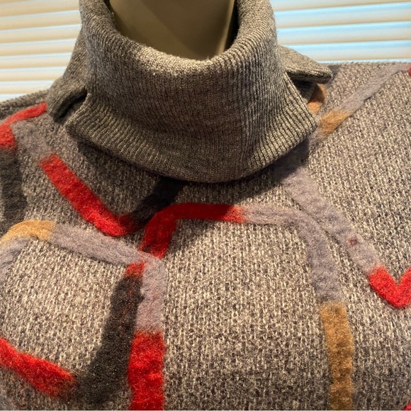 Fashionable Gray Sweater - Picture 8 of 12
